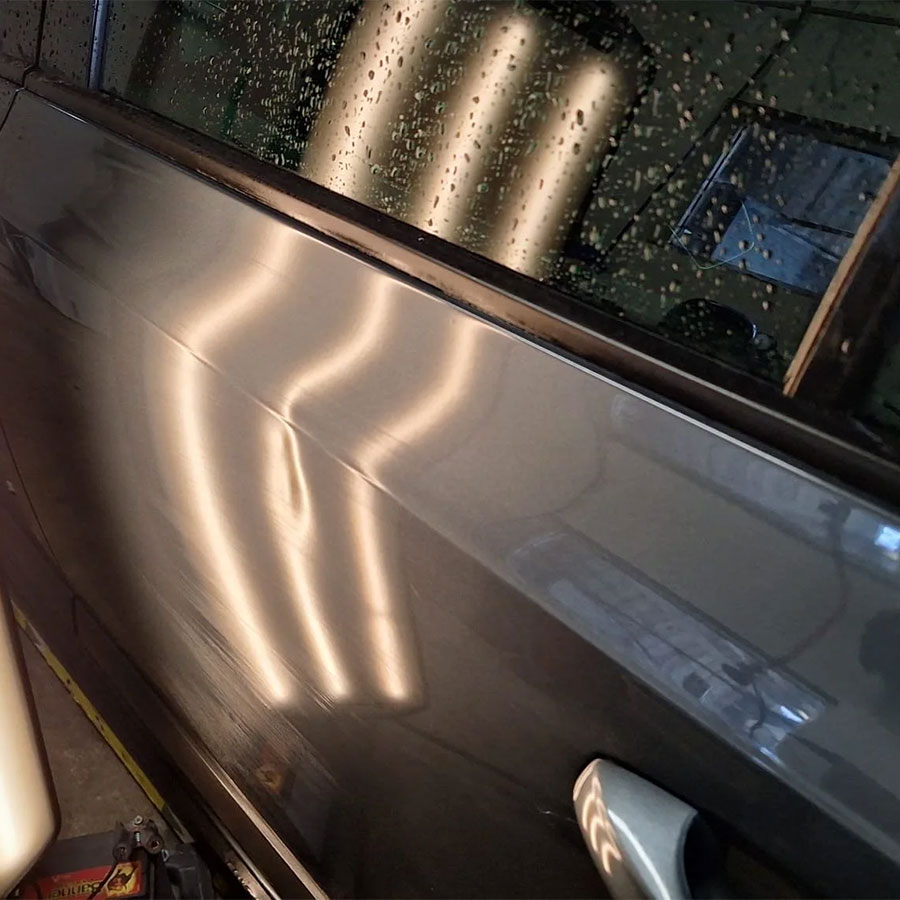 Türkantenschläge am Auto reparieren